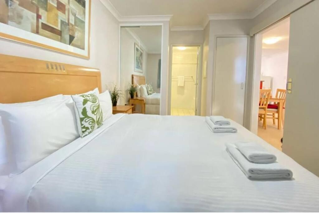 City & Lakeside With Free Parking, Pool And 10 Mins Walk Into The City بيرث المظهر الخارجي الصورة