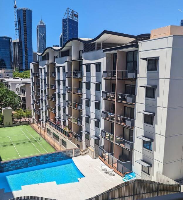 City & Lakeside With Free Parking, Pool And 10 Mins Walk Into The City بيرث المظهر الخارجي الصورة